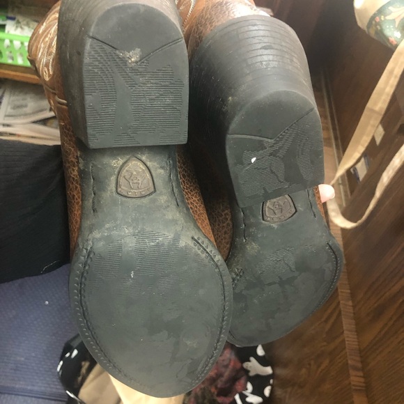 Ariat oiled western boots for women - Picture 4 of 11